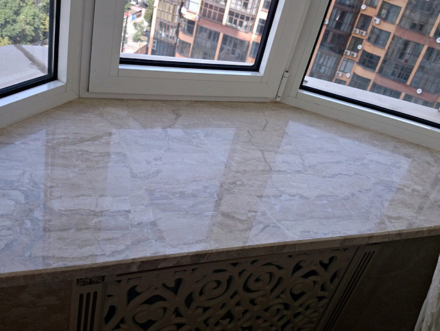 Эркерный подоконник из кварца Vicostone Acacia 9610