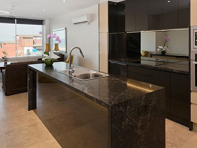 Столешница из кварцевого камня Caesarstone Vanilla Noir 5100