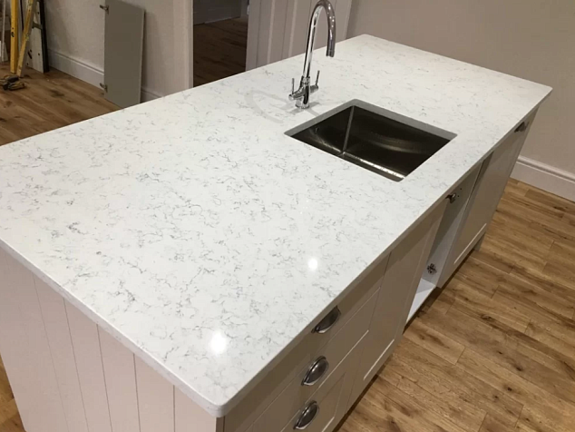 Столешница из кварца Technistone Noble Carrara